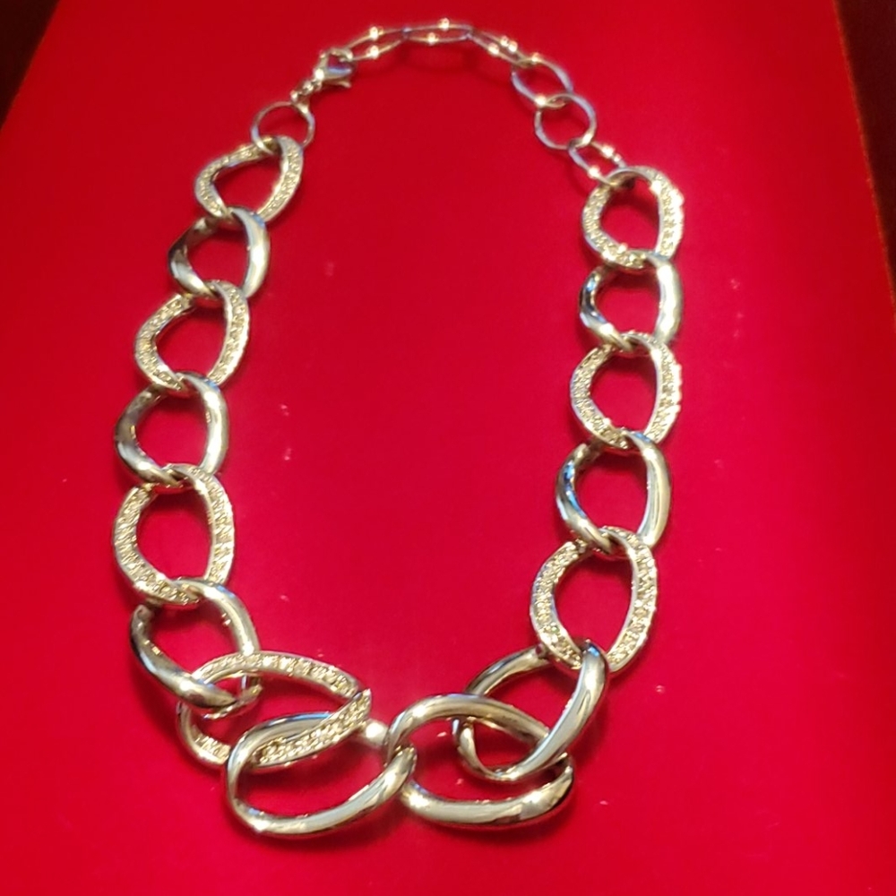 Silver elegant necklace